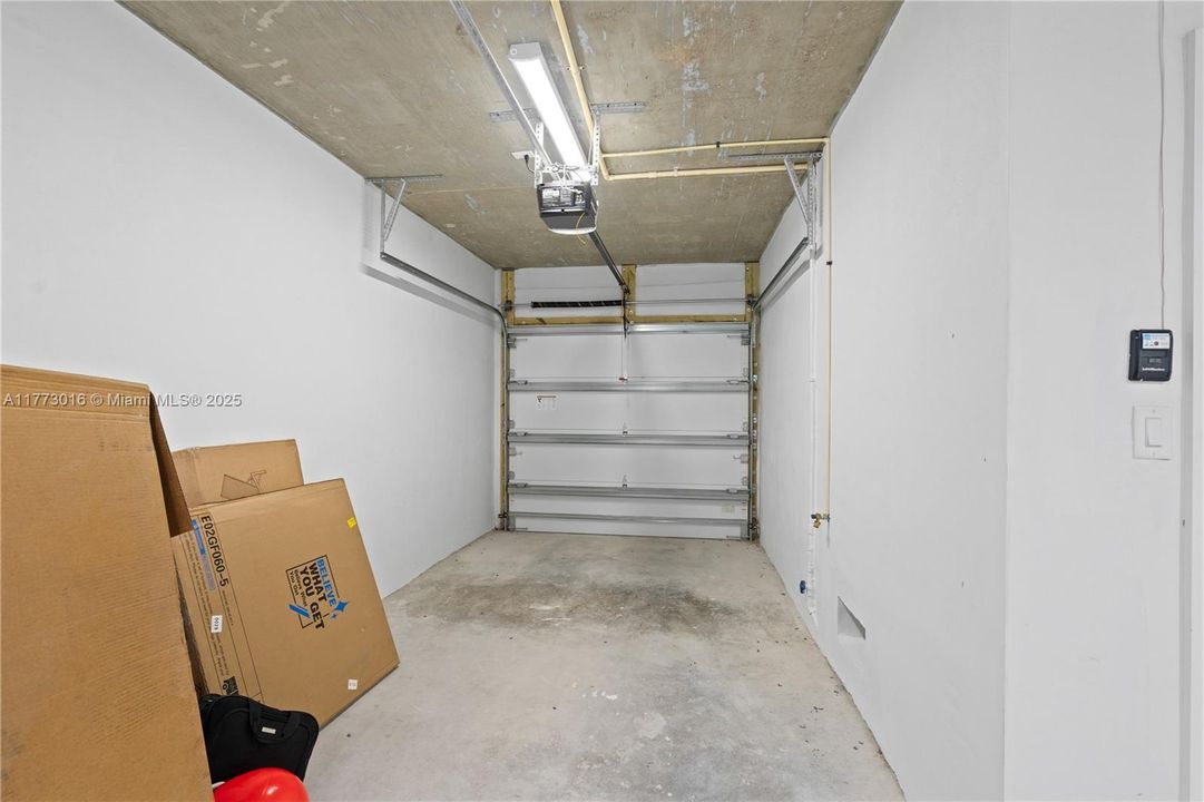 Vendido Recientemente: $1,099,000 (3 camas, 3 baños, 1680 Pies cuadrados)