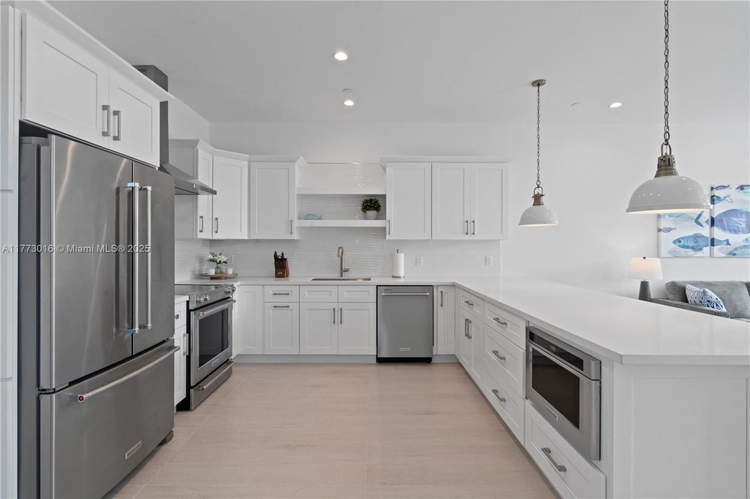 Vendido Recientemente: $1,099,000 (3 camas, 3 baños, 1680 Pies cuadrados)