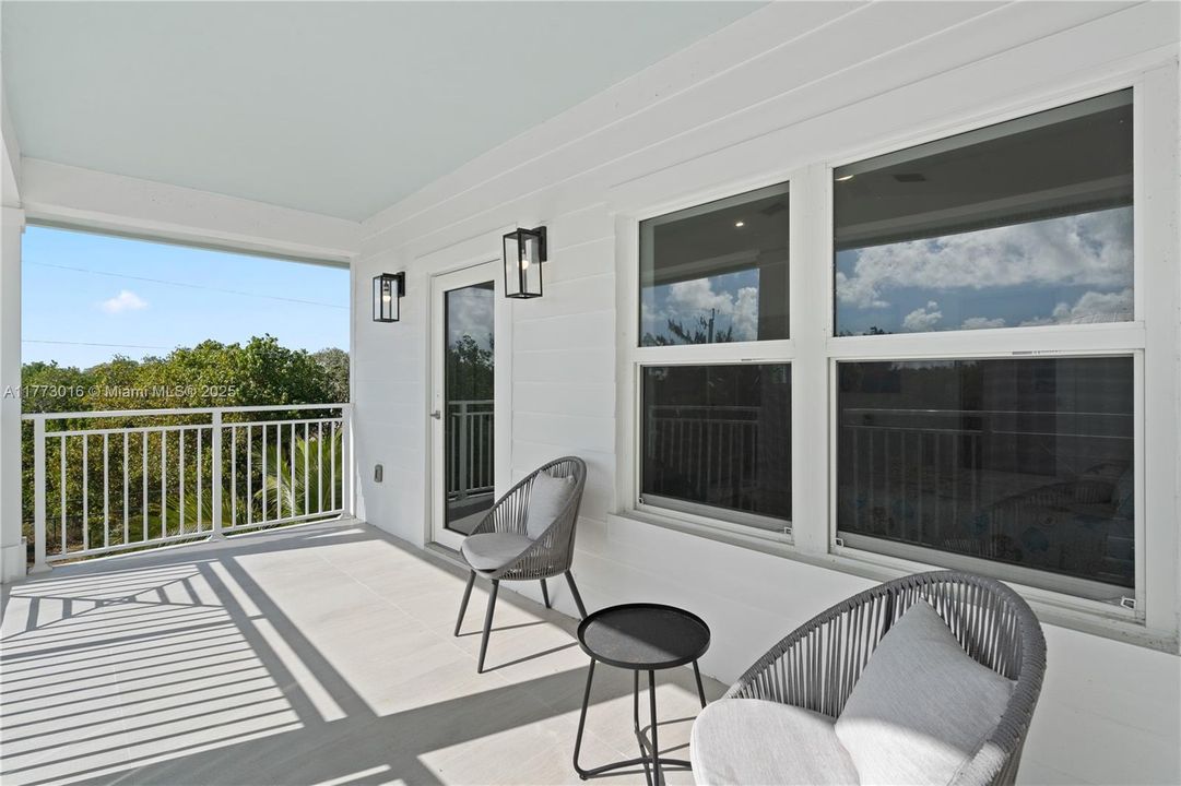 Vendido Recientemente: $1,099,000 (3 camas, 3 baños, 1680 Pies cuadrados)