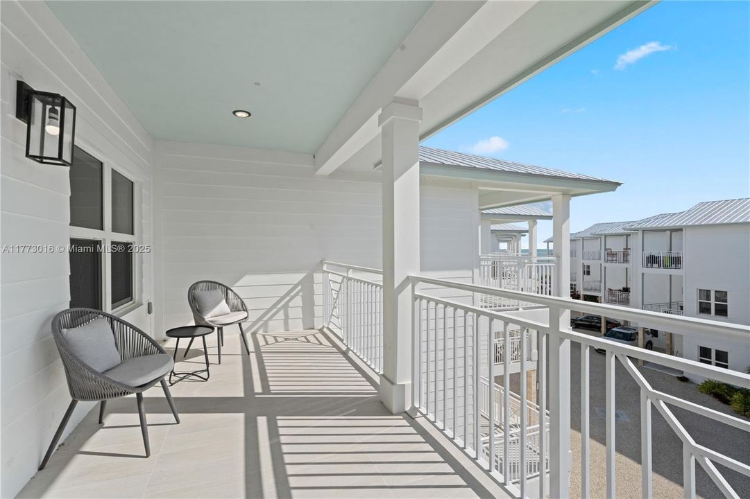 Vendido Recientemente: $1,099,000 (3 camas, 3 baños, 1680 Pies cuadrados)