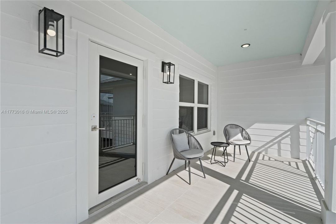 Vendido Recientemente: $1,099,000 (3 camas, 3 baños, 1680 Pies cuadrados)