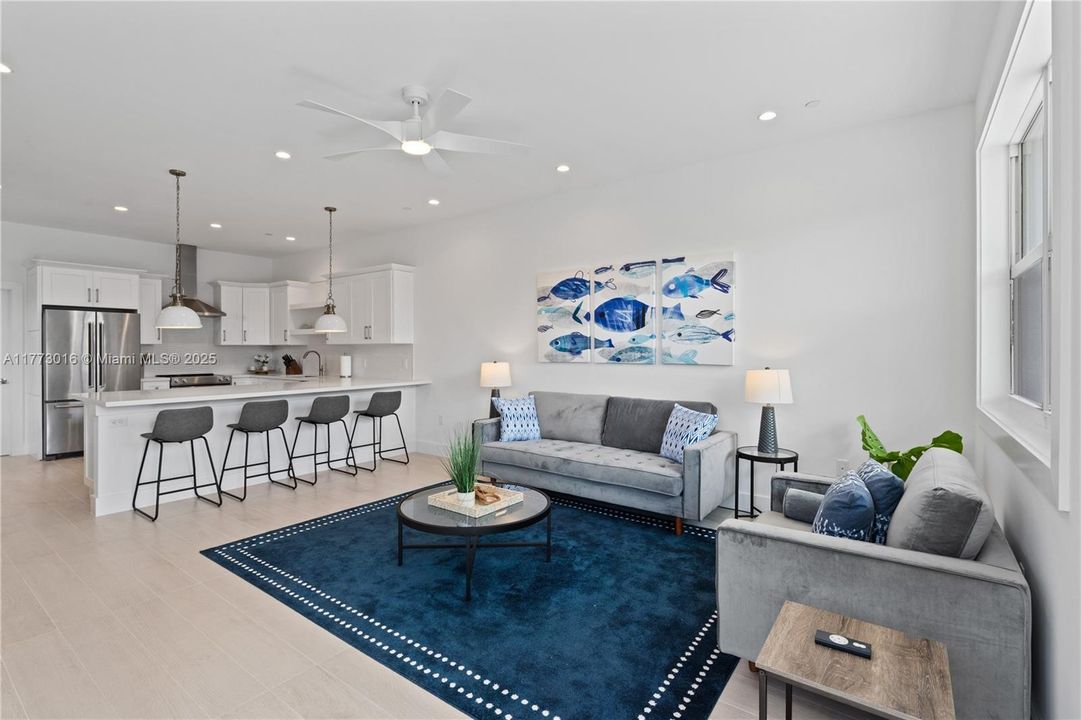 Vendido Recientemente: $1,099,000 (3 camas, 3 baños, 1680 Pies cuadrados)