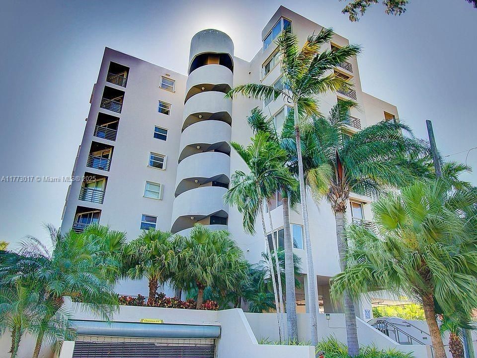 Недавно продано: $385,000 (1 спален, 1 ванн, 857 Квадратных фут)