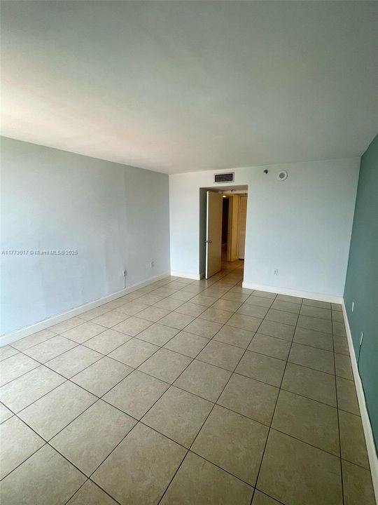 Недавно продано: $385,000 (1 спален, 1 ванн, 857 Квадратных фут)