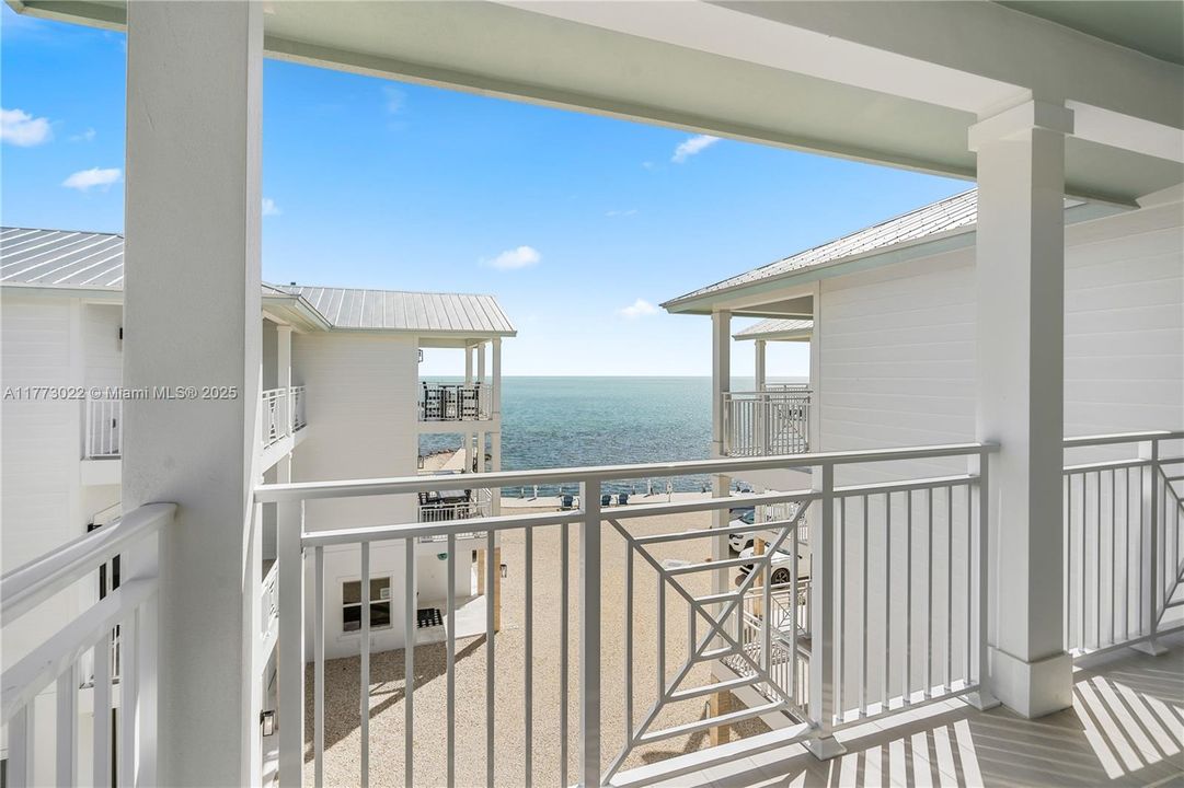 最近售出: $1,499,000 (3 贝兹, 3 浴室, 1680 平方英尺)