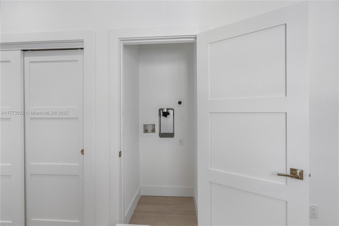 最近售出: $1,499,000 (3 贝兹, 3 浴室, 1680 平方英尺)