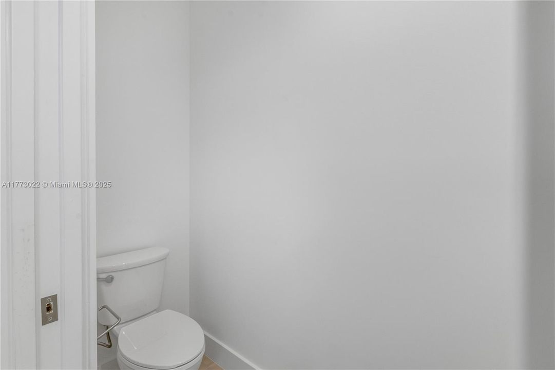 最近售出: $1,499,000 (3 贝兹, 3 浴室, 1680 平方英尺)