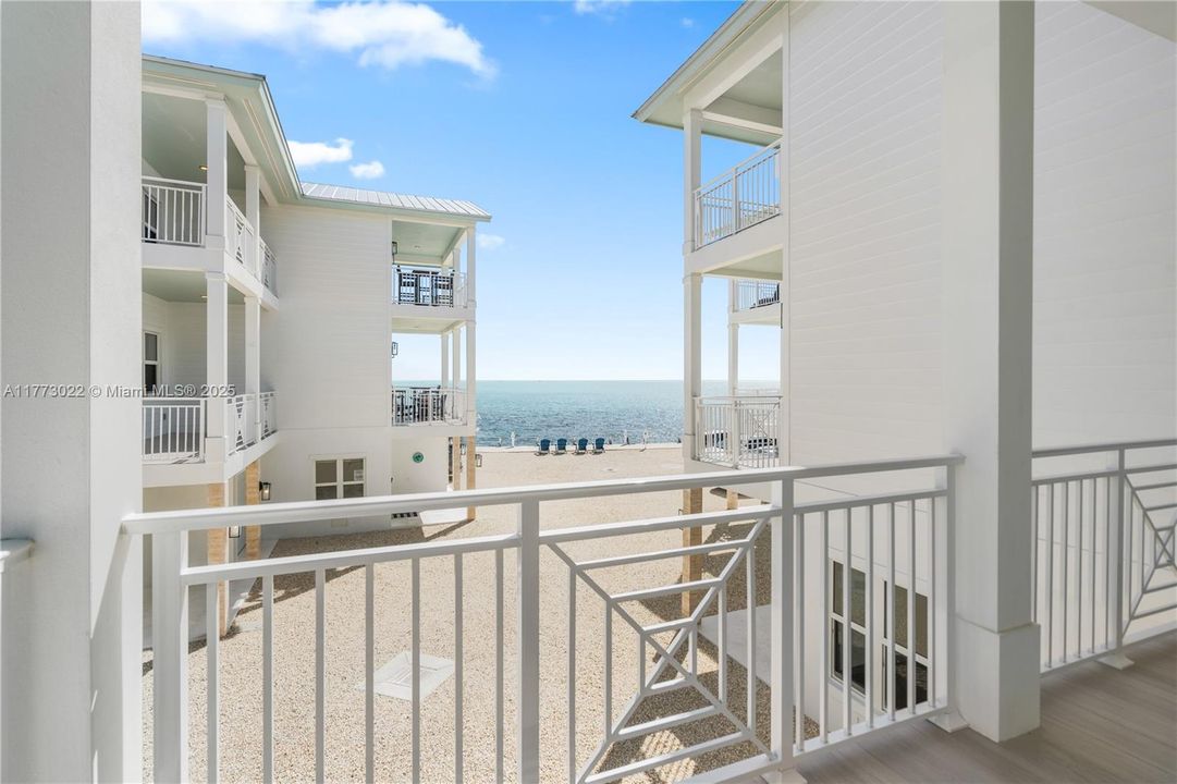 最近售出: $1,499,000 (3 贝兹, 3 浴室, 1680 平方英尺)