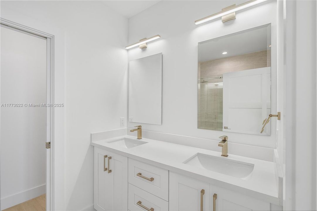 最近售出: $1,499,000 (3 贝兹, 3 浴室, 1680 平方英尺)