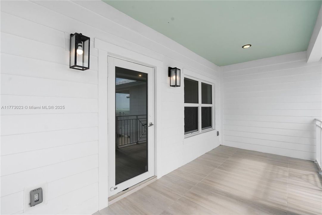 For Sale: $1,499,000 (3 beds, 3 baths, 1680 Square Feet)