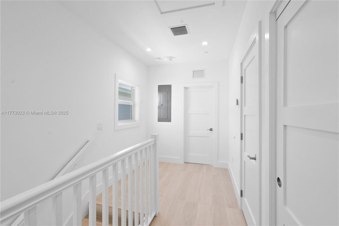 For Sale: $1,499,000 (3 beds, 3 baths, 1680 Square Feet)