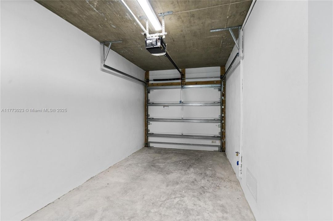 For Sale: $1,499,000 (3 beds, 3 baths, 1680 Square Feet)