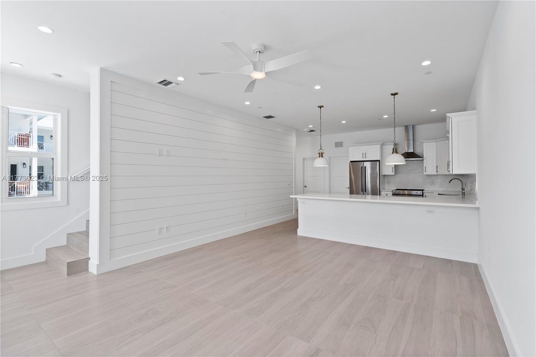 For Sale: $1,499,000 (3 beds, 3 baths, 1680 Square Feet)