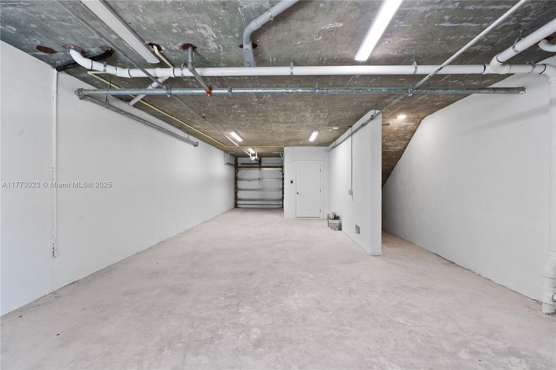 For Sale: $1,499,000 (3 beds, 3 baths, 1680 Square Feet)