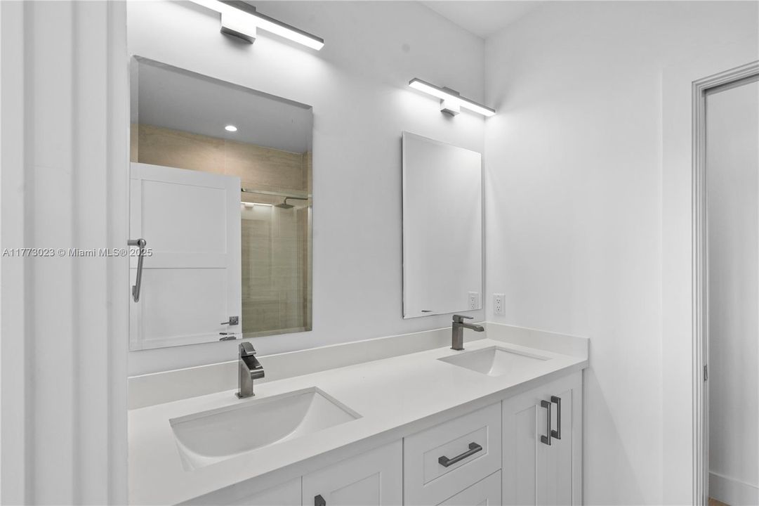 For Sale: $1,499,000 (3 beds, 3 baths, 1680 Square Feet)