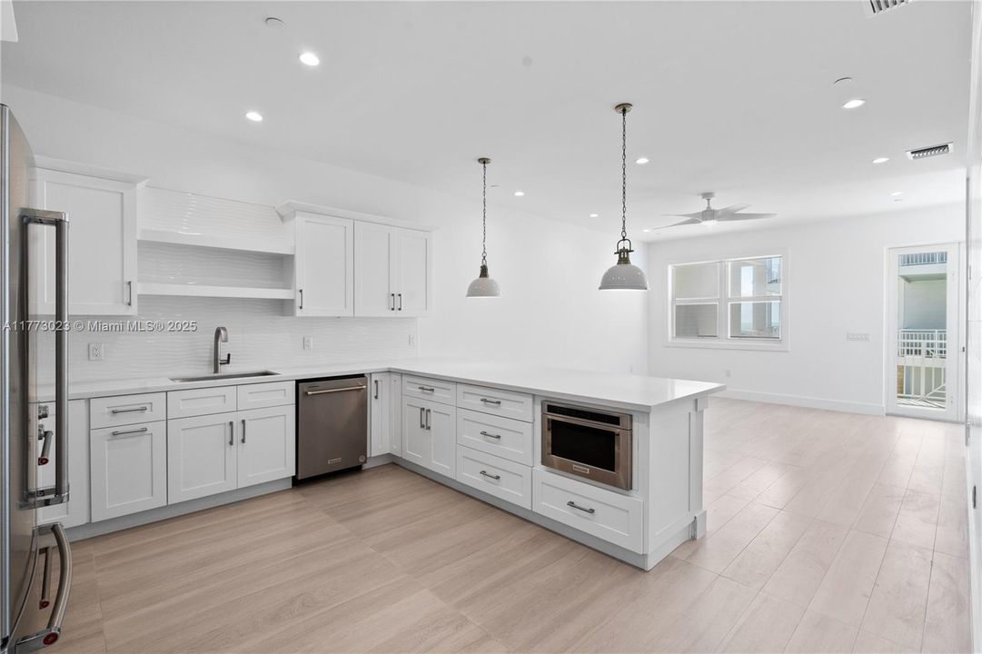 For Sale: $1,499,000 (3 beds, 3 baths, 1680 Square Feet)