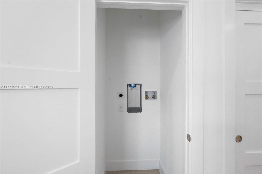 For Sale: $1,499,000 (3 beds, 3 baths, 1680 Square Feet)