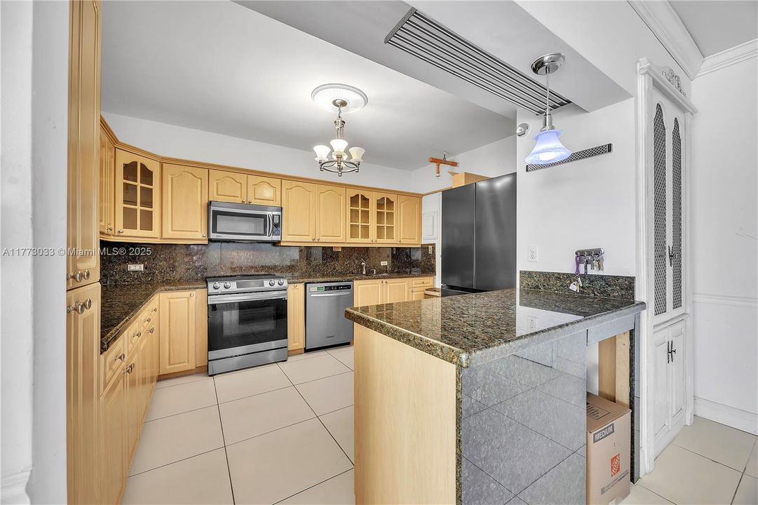 Recently Sold: $599,000 (2 beds, 2 baths, 1260 Square Feet)