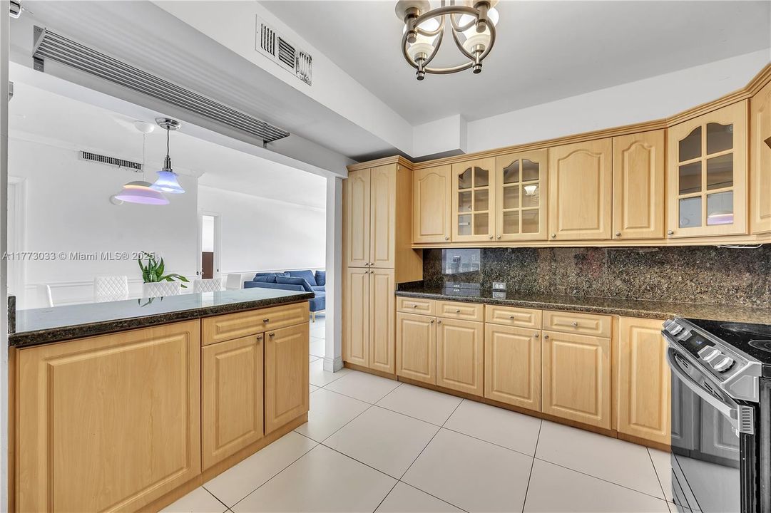 Recently Sold: $599,000 (2 beds, 2 baths, 1260 Square Feet)