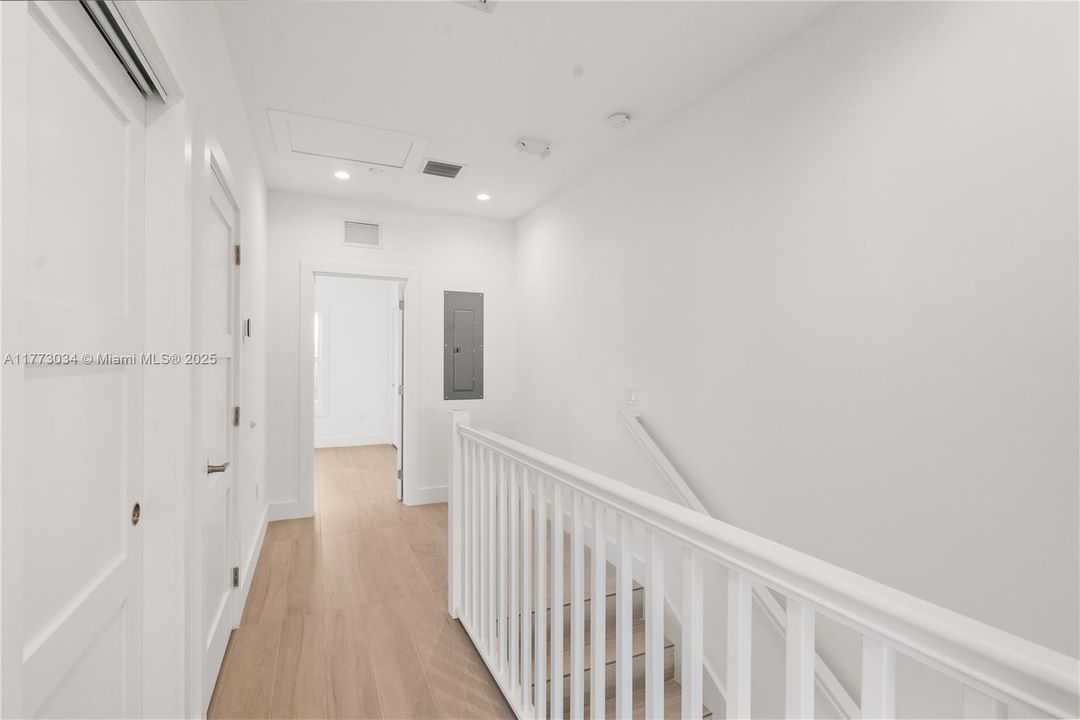 待售: $1,599,000 (3 贝兹, 3 浴室, 1680 平方英尺)