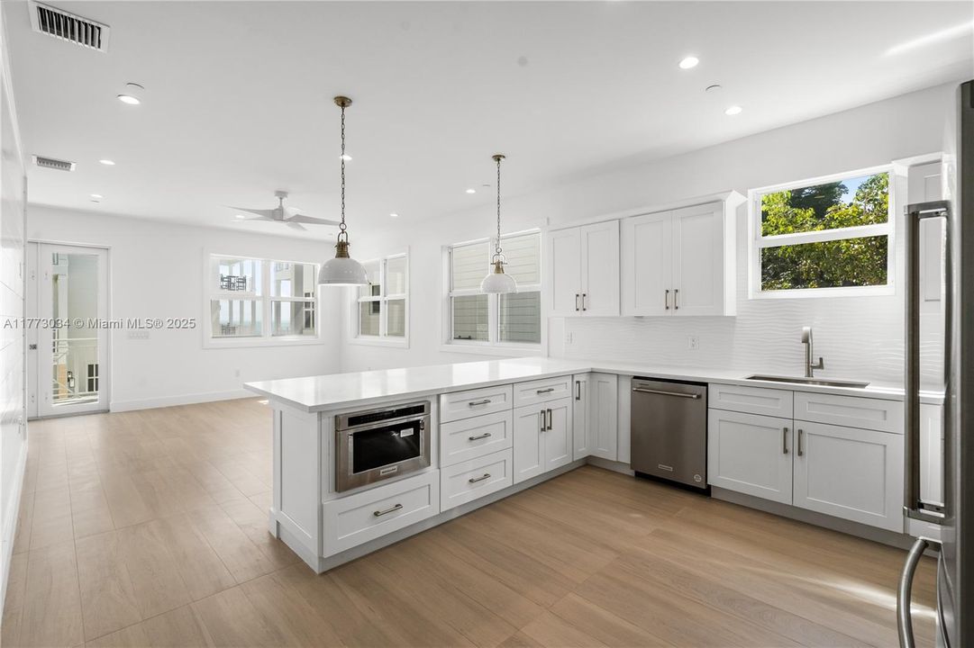 待售: $1,599,000 (3 贝兹, 3 浴室, 1680 平方英尺)