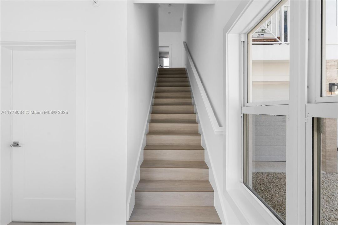 待售: $1,599,000 (3 贝兹, 3 浴室, 1680 平方英尺)