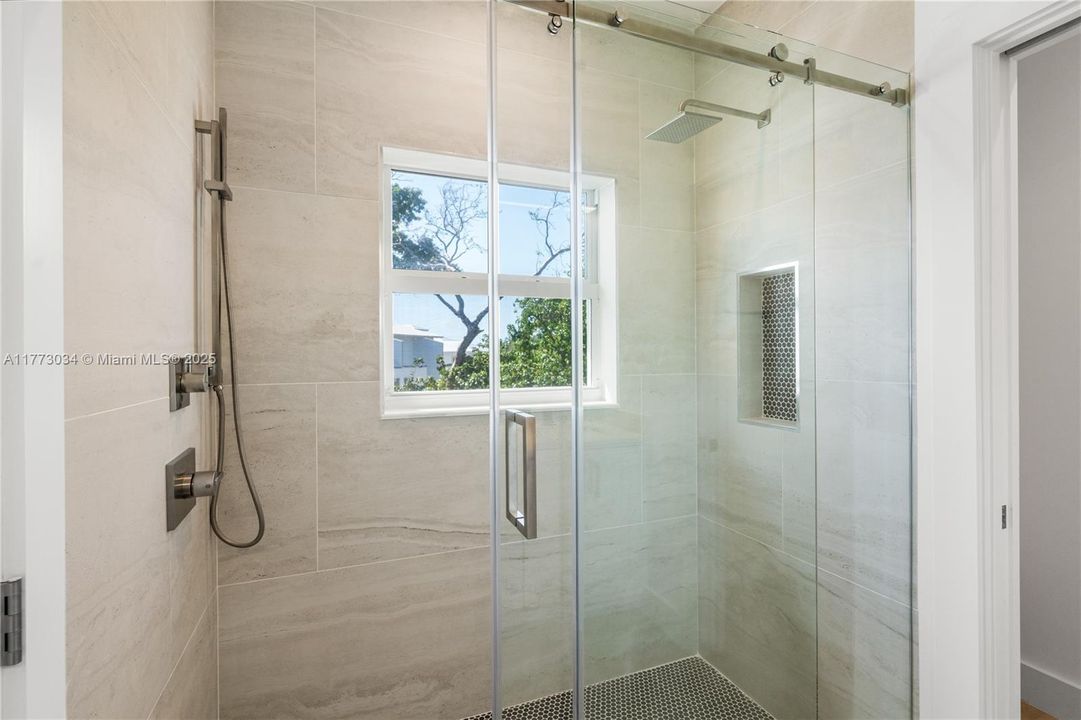 待售: $1,599,000 (3 贝兹, 3 浴室, 1680 平方英尺)