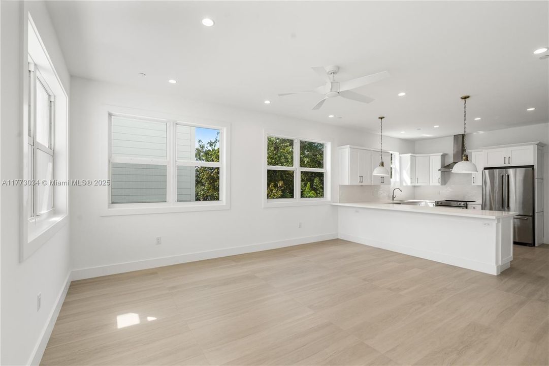 待售: $1,599,000 (3 贝兹, 3 浴室, 1680 平方英尺)