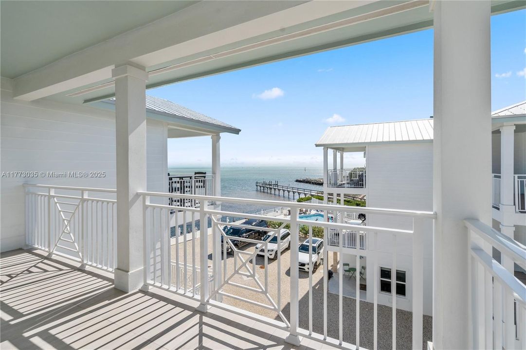 Под контрактом: $1,699,000 (3 спален, 3 ванн, 1680 Квадратных фут)