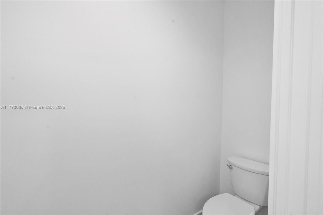 Под контрактом: $1,699,000 (3 спален, 3 ванн, 1680 Квадратных фут)