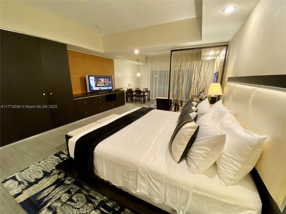 合同活跃: $135,000 (1 贝兹, 1 浴室, 705 平方英尺)