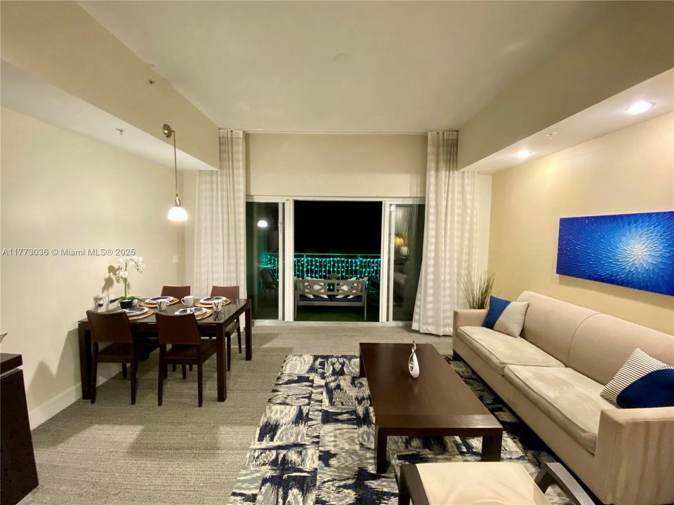 合同活跃: $135,000 (1 贝兹, 1 浴室, 705 平方英尺)