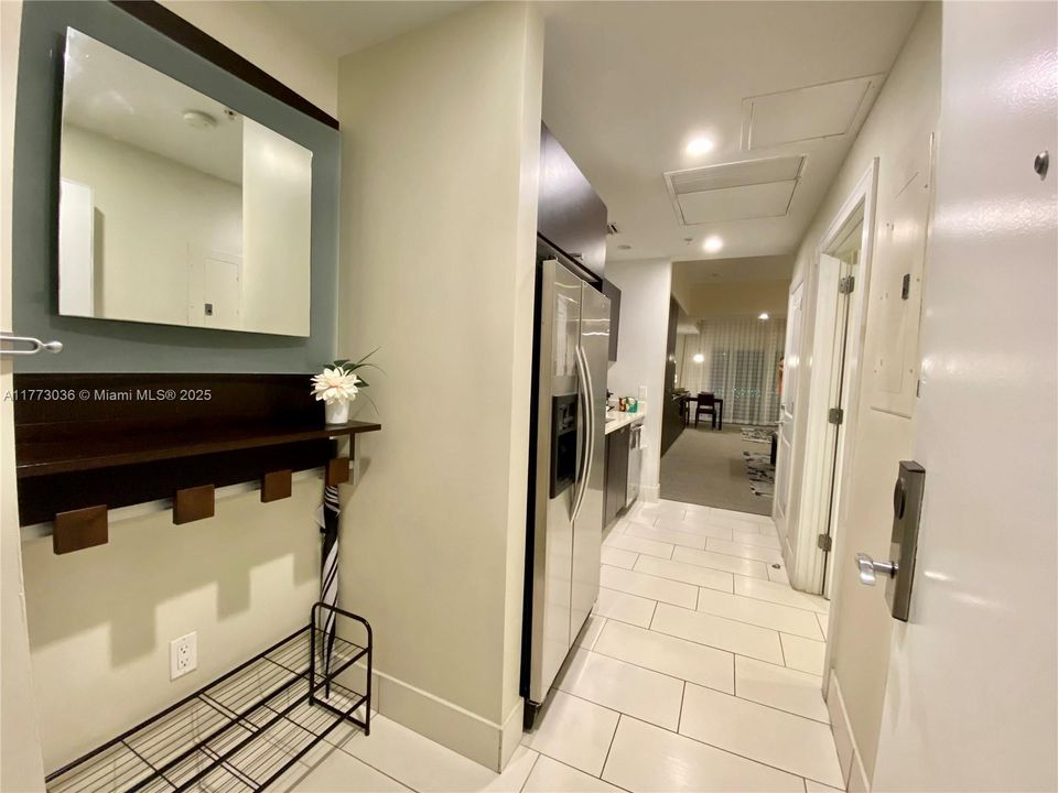 合同活跃: $135,000 (1 贝兹, 1 浴室, 705 平方英尺)