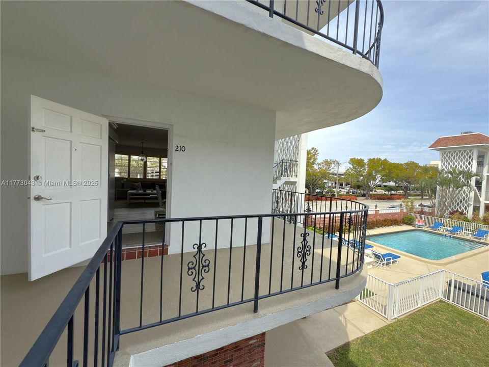 En Venta: $420,000 (2 camas, 2 baños, 1079 Pies cuadrados)