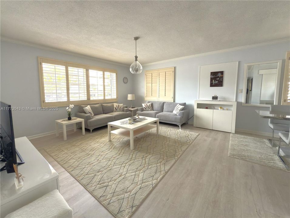 En Venta: $420,000 (2 camas, 2 baños, 1079 Pies cuadrados)