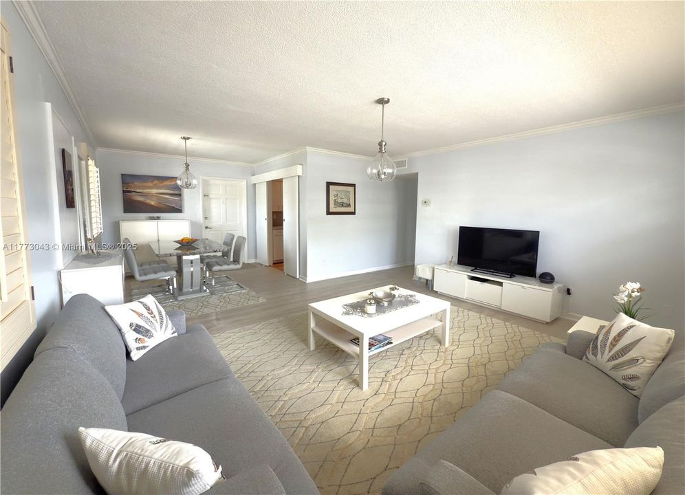 En Venta: $420,000 (2 camas, 2 baños, 1079 Pies cuadrados)