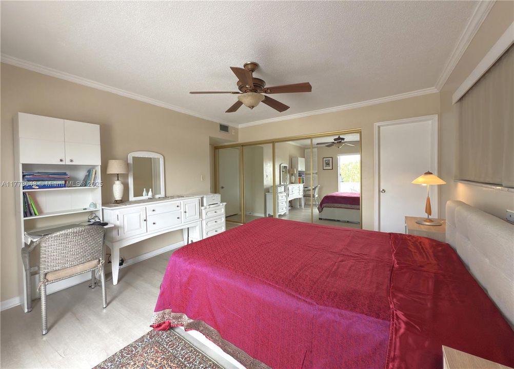 En Venta: $420,000 (2 camas, 2 baños, 1079 Pies cuadrados)