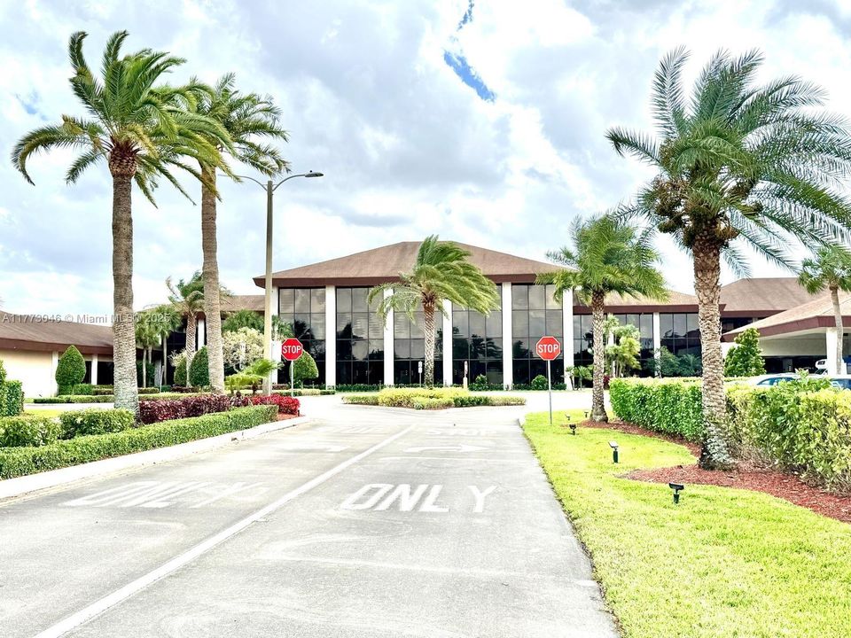 Vendido Recientemente: $114,900 (1 camas, 1 baños, 811 Pies cuadrados)