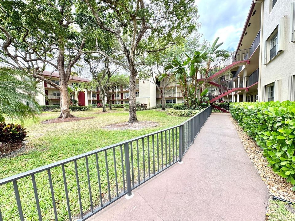 Vendido Recientemente: $114,900 (1 camas, 1 baños, 811 Pies cuadrados)