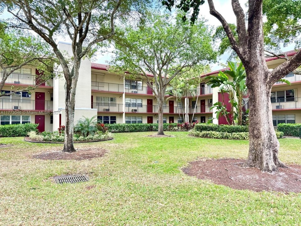 Vendido Recientemente: $114,900 (1 camas, 1 baños, 811 Pies cuadrados)