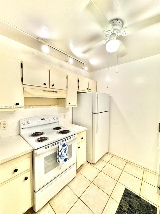 Vendido Recientemente: $114,900 (1 camas, 1 baños, 811 Pies cuadrados)
