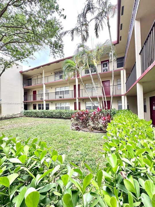 Vendido Recientemente: $114,900 (1 camas, 1 baños, 811 Pies cuadrados)