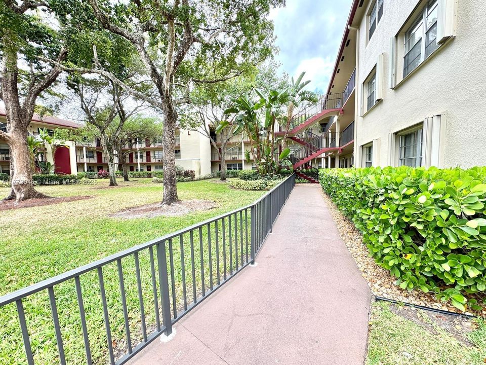 Vendido Recientemente: $114,900 (1 camas, 1 baños, 811 Pies cuadrados)