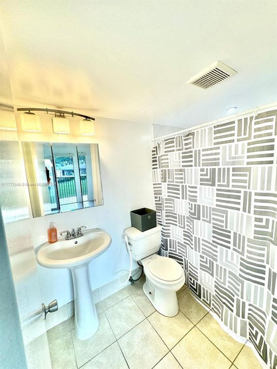 Vendido Recientemente: $114,900 (1 camas, 1 baños, 811 Pies cuadrados)