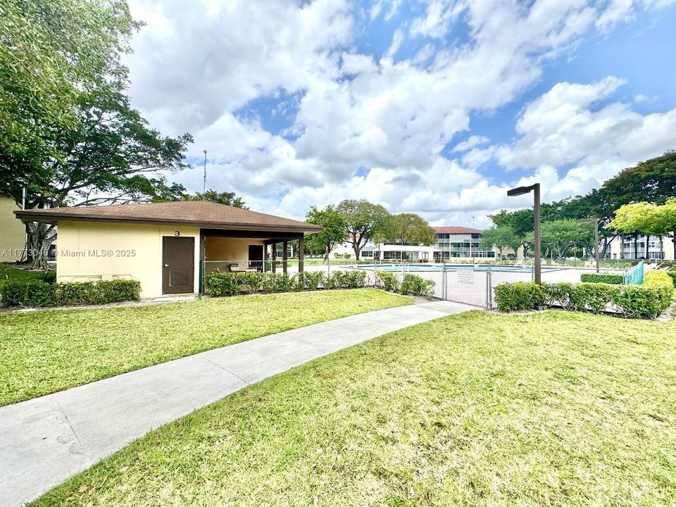 Vendido Recientemente: $114,900 (1 camas, 1 baños, 811 Pies cuadrados)