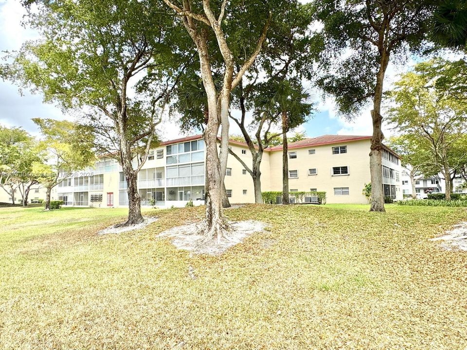 Vendido Recientemente: $114,900 (1 camas, 1 baños, 811 Pies cuadrados)