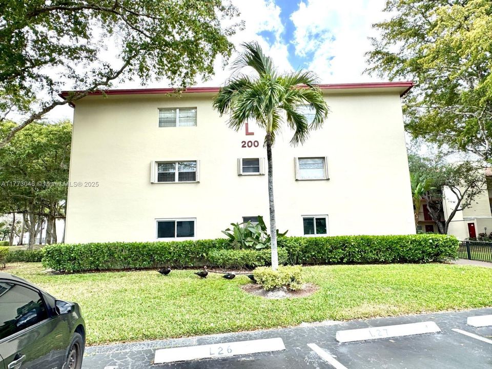 Vendido Recientemente: $114,900 (1 camas, 1 baños, 811 Pies cuadrados)