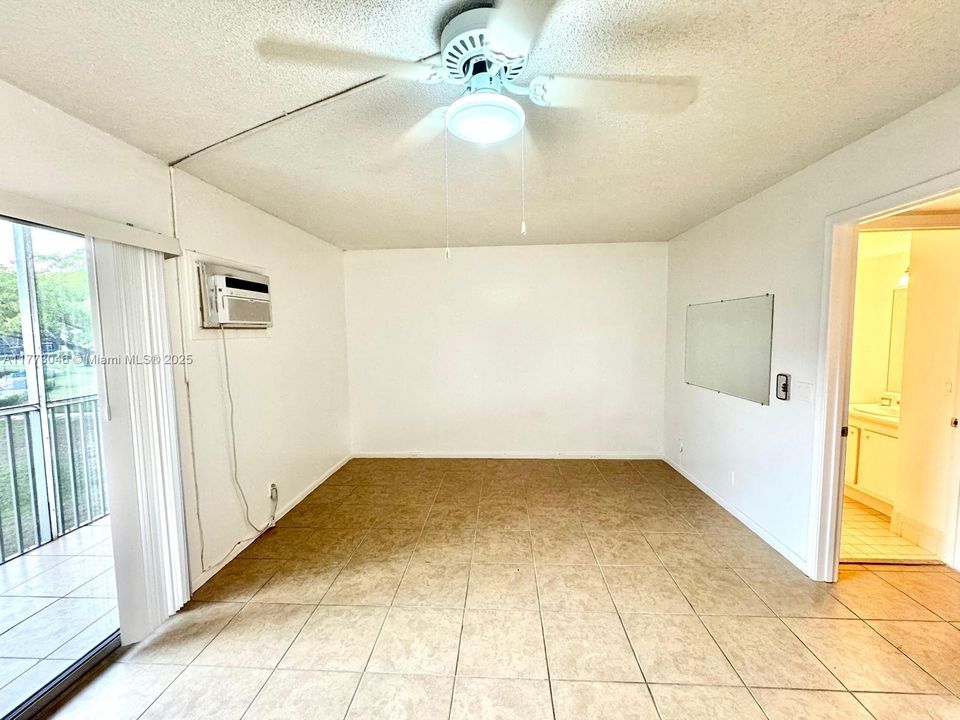 Vendido Recientemente: $114,900 (1 camas, 1 baños, 811 Pies cuadrados)