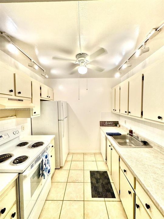 Vendido Recientemente: $114,900 (1 camas, 1 baños, 811 Pies cuadrados)