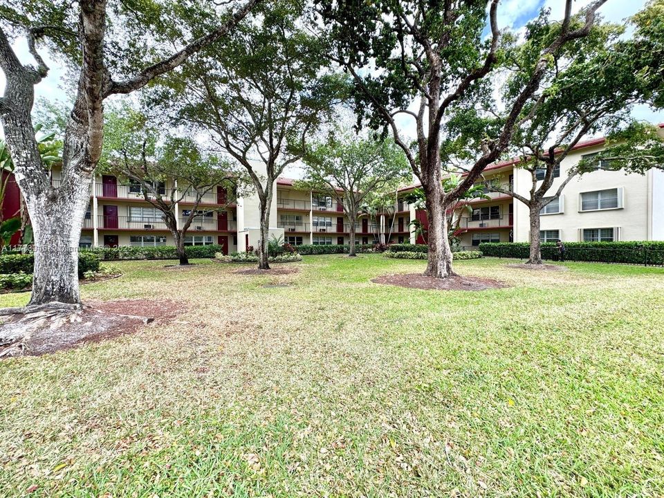 Vendido Recientemente: $114,900 (1 camas, 1 baños, 811 Pies cuadrados)